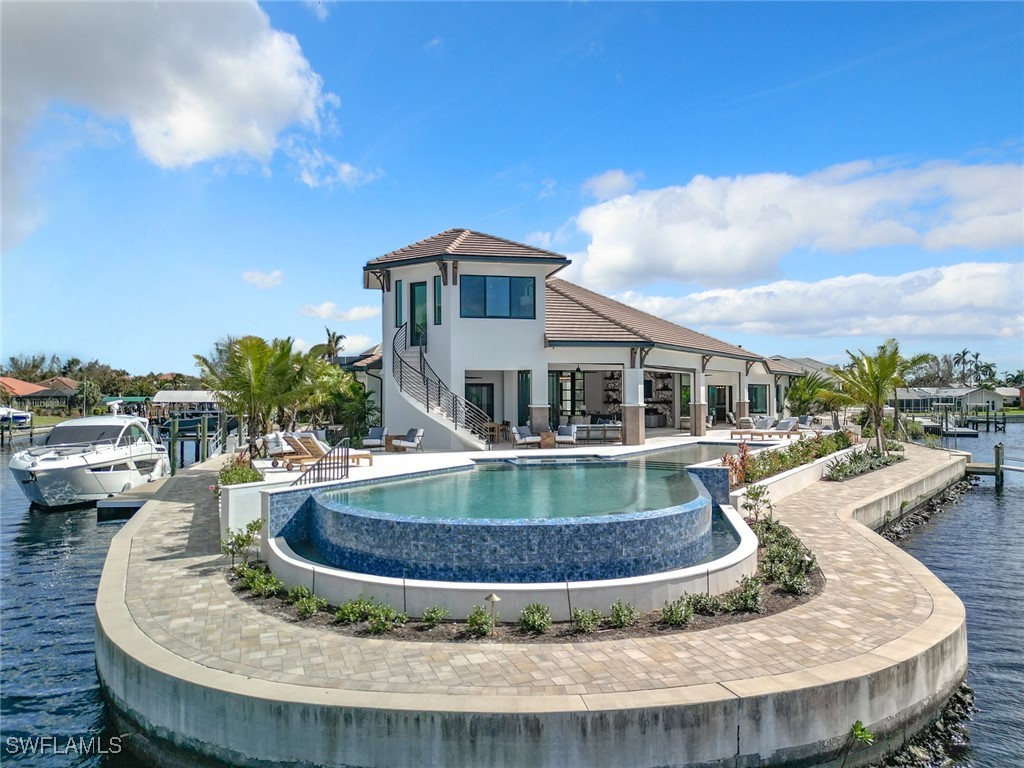 https://www.florida2000.com/images/latest/224084348-57153160.jpg