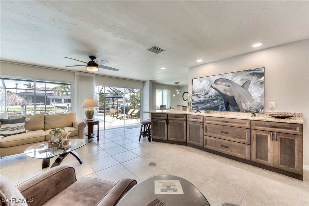 https://www.florida2000.com/images/latest/225004389-58195599.jpg
