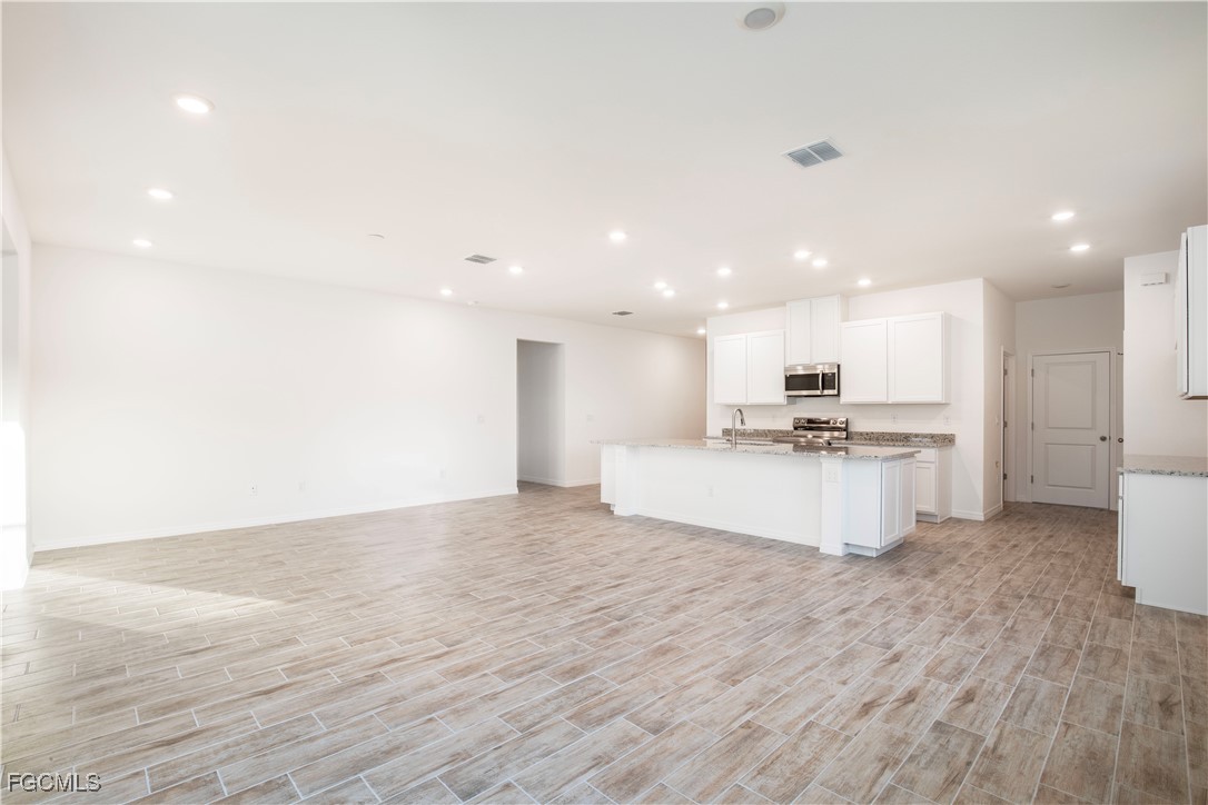 https://www.florida2000.com/images/latest/225006987-64100850.jpg