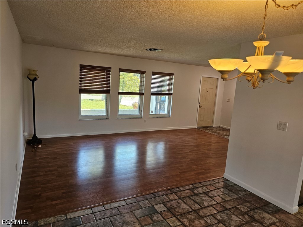 https://www.florida2000.com/images/latest/225010252-65582493.jpg