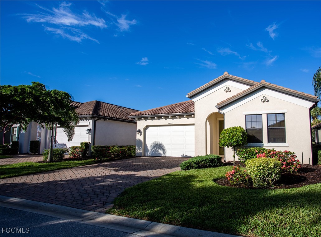 https://www.florida2000.com/images/latest/225051836.jpg